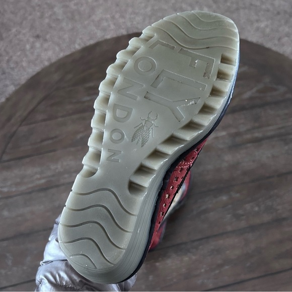 Fly London Shoes 37/7 Yika Perforated Wedges Brick Suede Leather NWOB - Picture 8 of 9